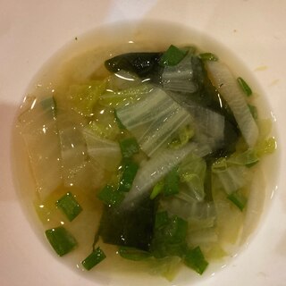 白菜とわかめとあさつきの味噌汁